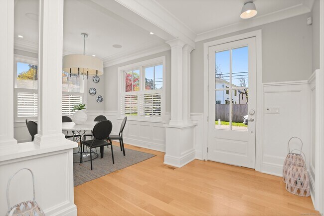 Building Photo - 4 Vani Ct