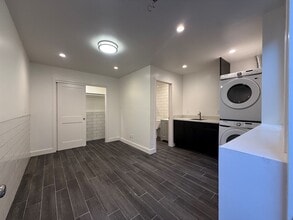 Building Photo - 1674 Palou Ave