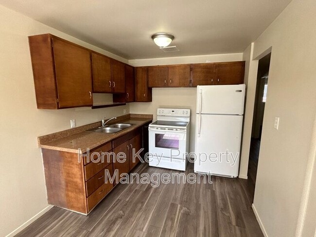 Building Photo - 54 S 600 E