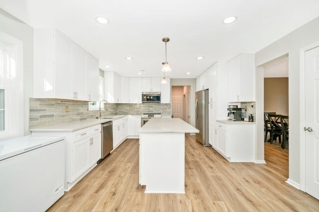 Building Photo - 3105 Glissade Ct