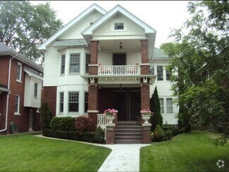 Building Photo - 1022 Victoria Av