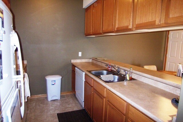 Building Photo - AVAILABLE 06/10/23! Cute 3 Bedroom Condo!