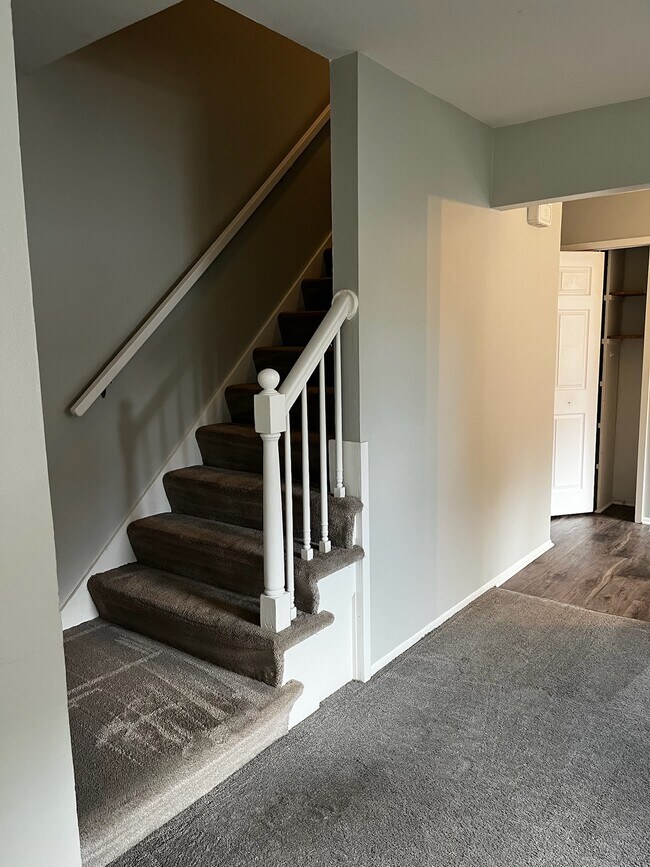 Foto del edificio - 6619 Hillside Ln