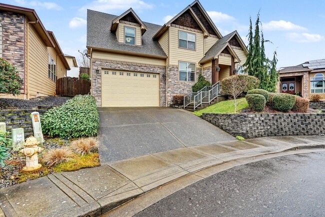 Building Photo - 4 bed, 2.5 bath Two-Story Home in West Salem