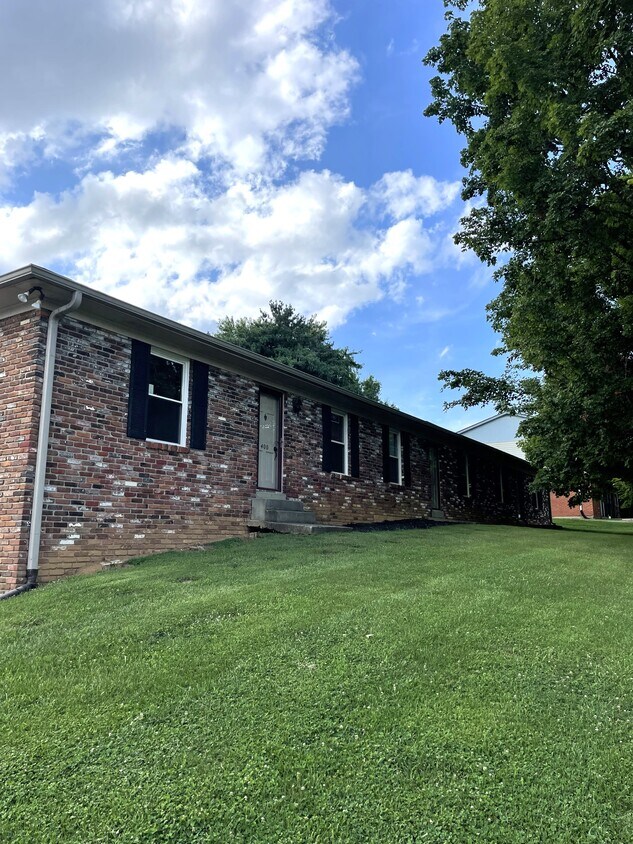Primary Photo - 400 Schenkel Ln