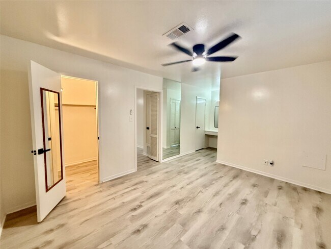 Foto del edificio - 6401 Skyline Dr