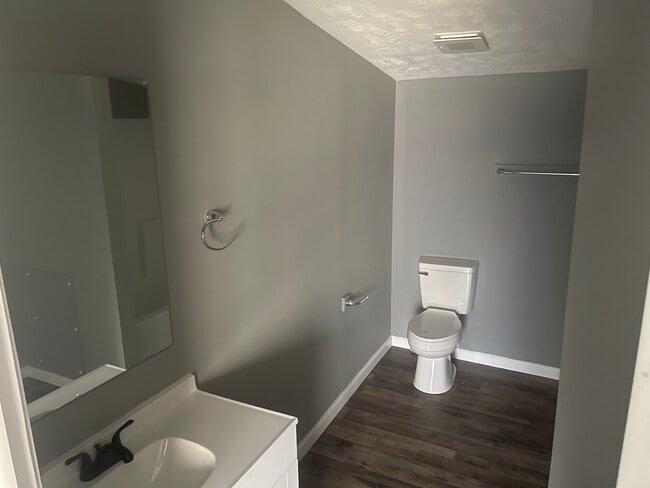 Building Photo - 434 Dundee Cir