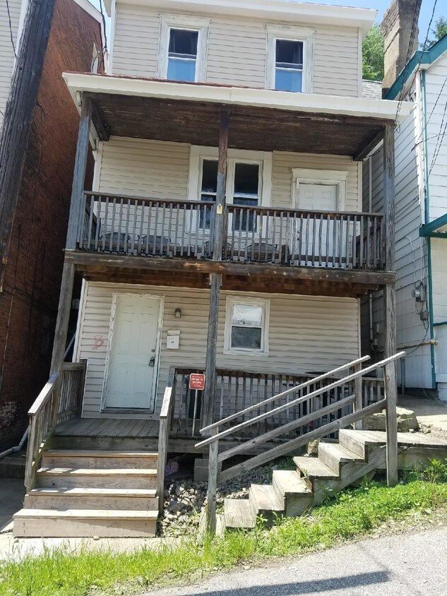 Front - 212 Wachter St