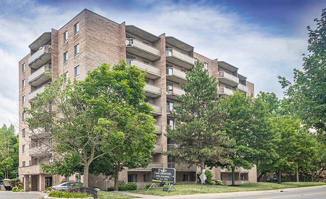 Building Photo - Brittany Towers