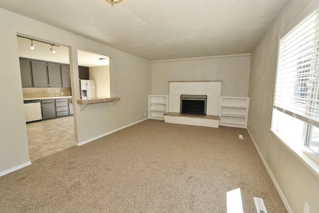 Building Photo - Charming Single-Level Home on the Bench