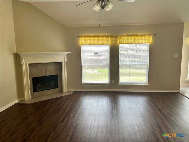 Foto del edificio - 5623 Fair Hill Dr