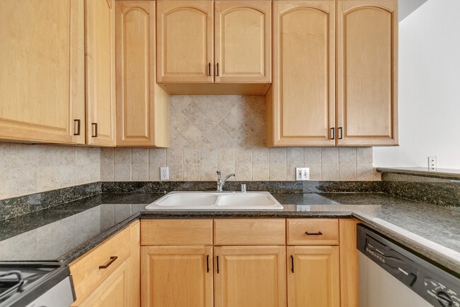 Building Photo - 4034 Redwood Ave