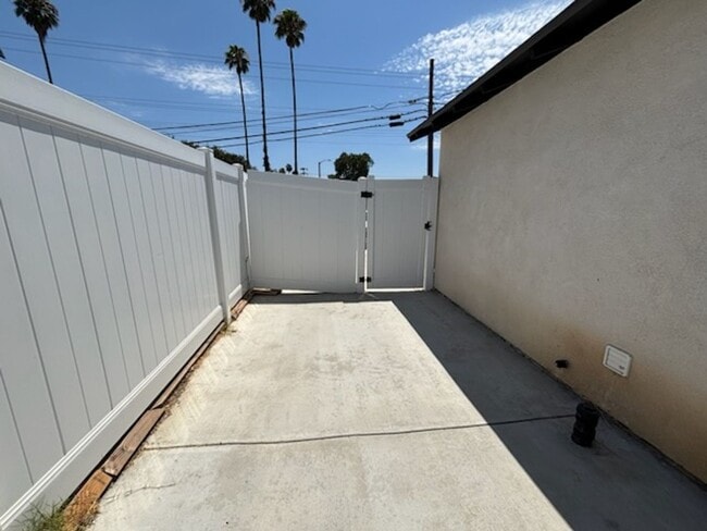 Building Photo - 5704 Wisteria Dr