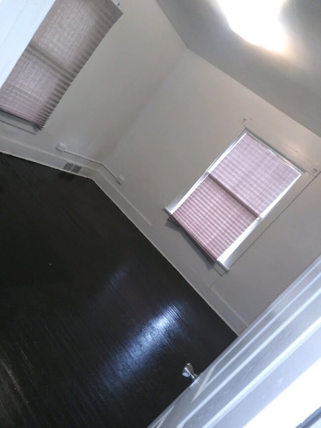 Foto del edificio - 818 Shorb Ave NW