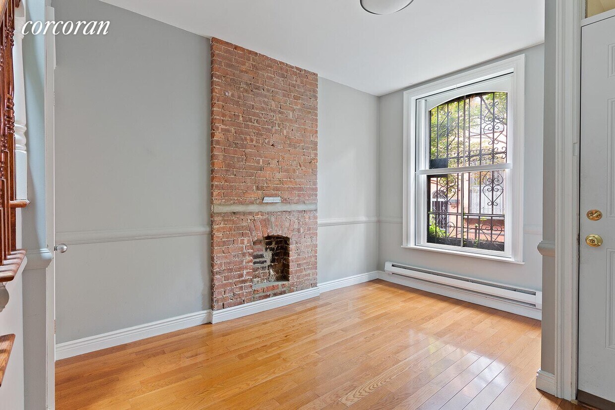 Primary Photo - 20 Warren Pl