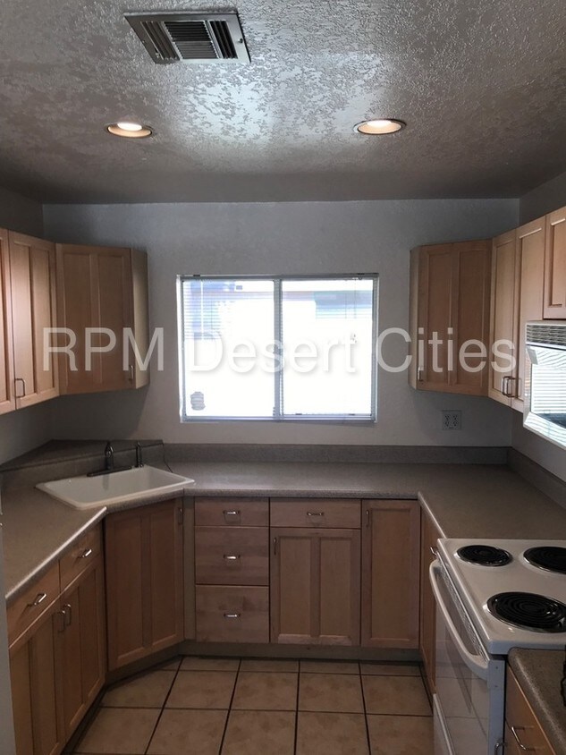 Building Photo - 73922 Shadow Mountain Dr