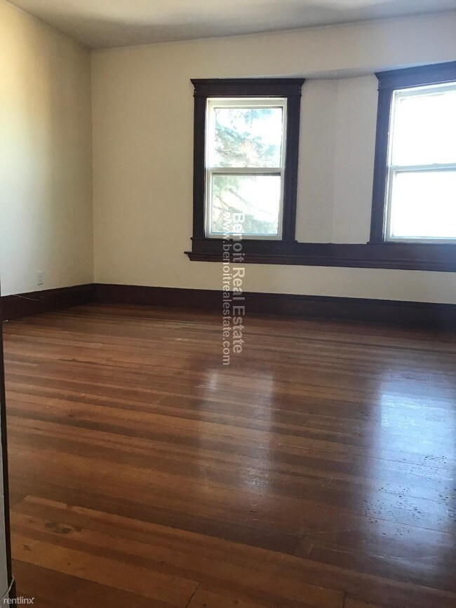 Building Photo - 3 br, 1 bath  - 33 Rose St