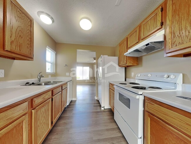 Building Photo - 9865 Whispering Pine Dr