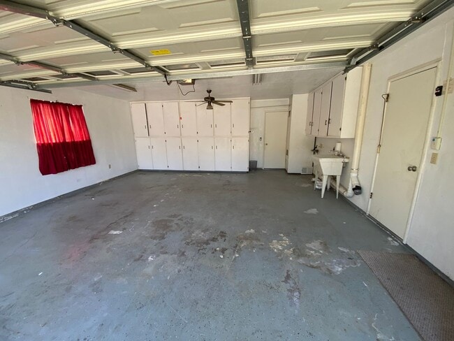 Foto del edificio - Charming home! Coming soon!