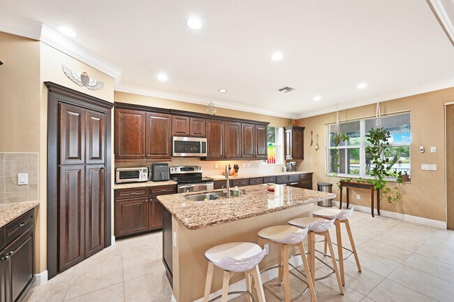 Building Photo - 11771 SW Crestwood Cir