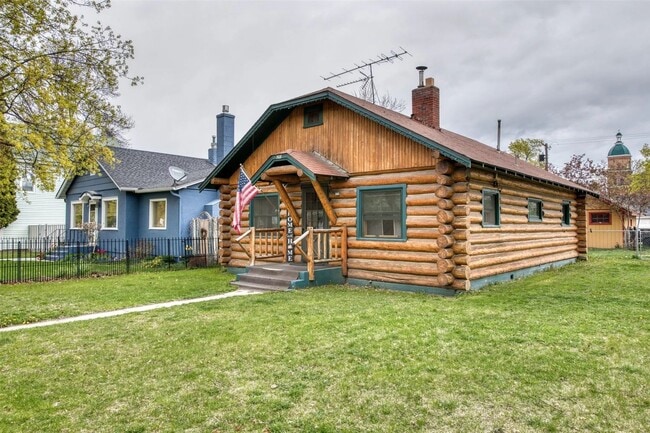 Building Photo - Cozy Downtown Cabin