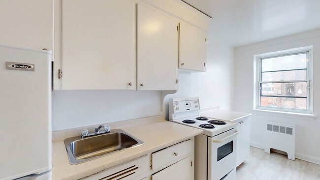 Photo du bâtiment - 385 Besserer St. – The Belgarde Apartments