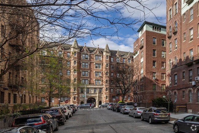 Neighborhood context 1 - 49 E 19th St