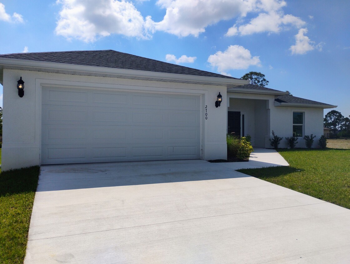 Foto principal - 2700 NW 26th Terrace