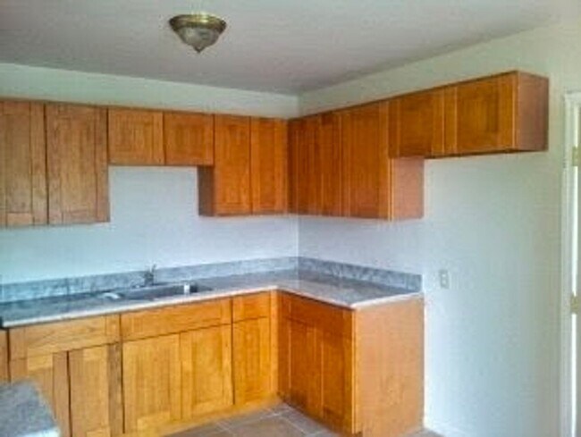 Foto del edificio - Great 3 bed 2 bath House in Richmond -- COMING SOON !!!