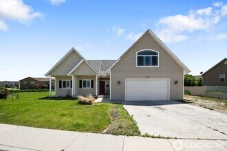 Building Photo - 1027 Timber Dr N