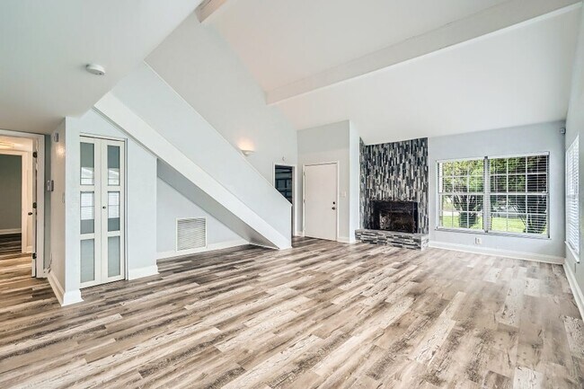 Building Photo - 612 Stone Dr