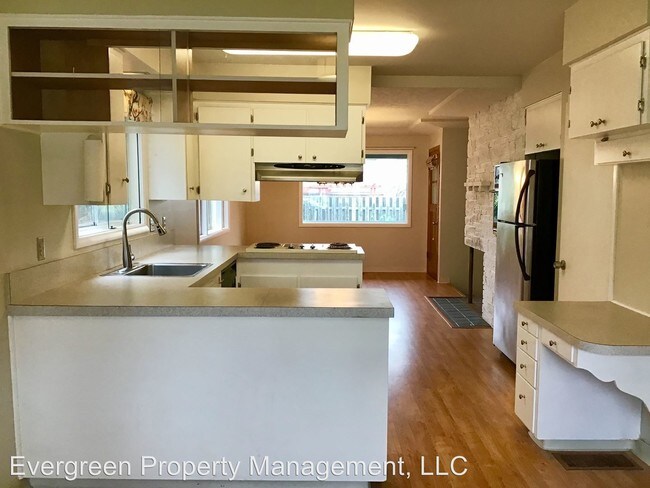 Building Photo - 3 br, 2 bath House - 1743 NE Morgan St.