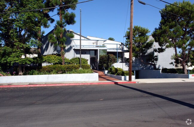 Building Photo - 501 Center Street