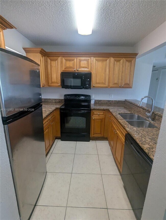 Foto del edificio - 1564 Lake Crystal Dr
