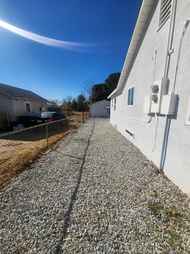 Foto del edificio - 9168 Cypress Ave