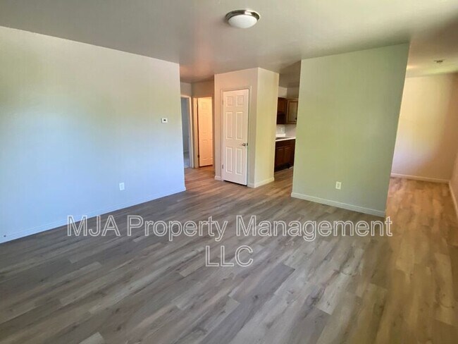 Foto del edificio - 2523 S Lakecrest Dr