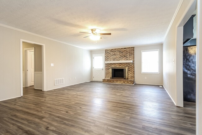 Building Photo - 1202 Green Fern Dr