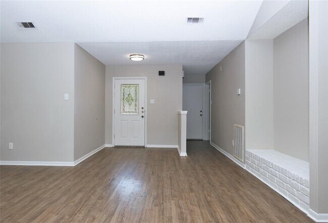 Foto del edificio - 7814 Barnhill Dr