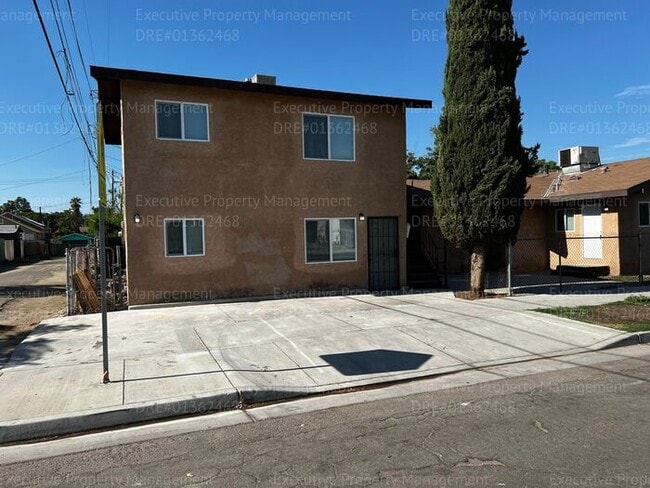 Building Photo - 1 bedroom/ 1 bathroom floor unit.