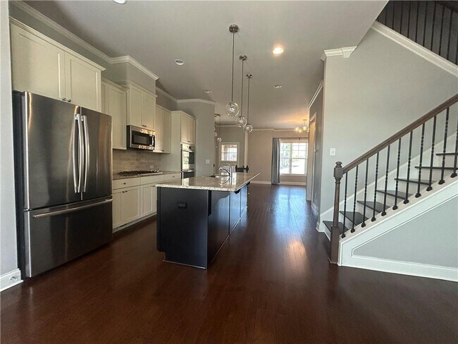 Building Photo - 1341 Harris Way S