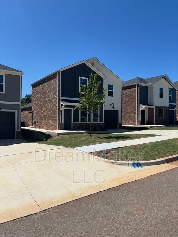 Primary Photo - 1016 Varenna Ln