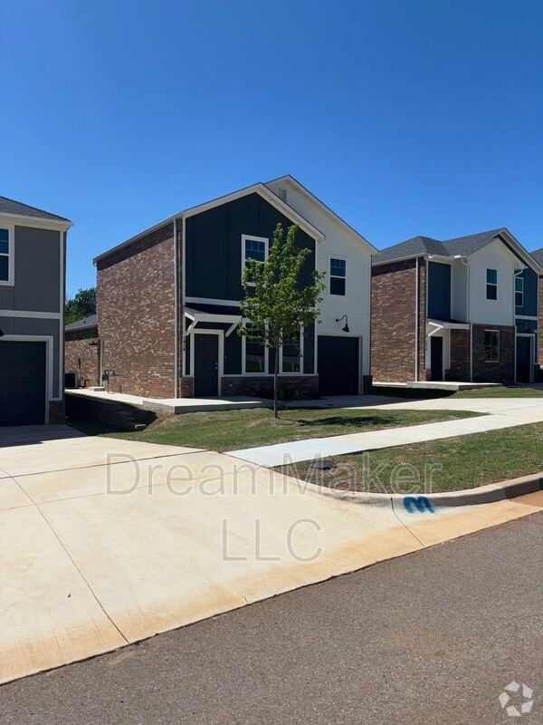 Building Photo - 1016 Varenna Ln