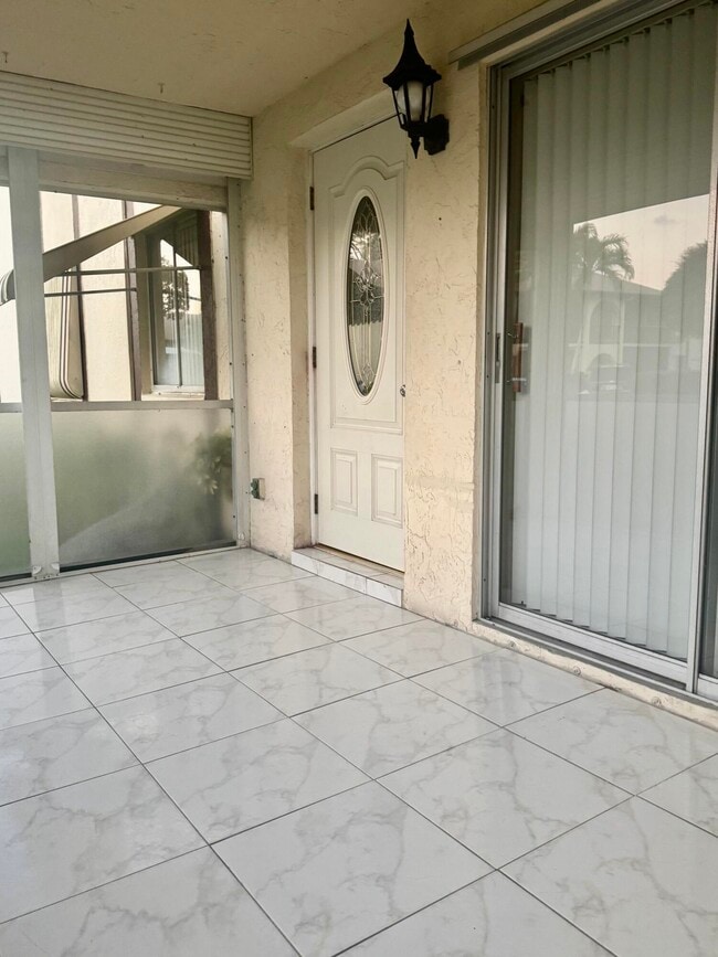 Foto del edificio - 3491 La Jardin Ct