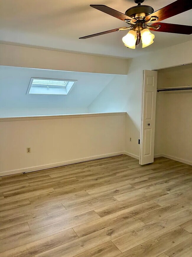 Foto del edificio - 85 N Main St