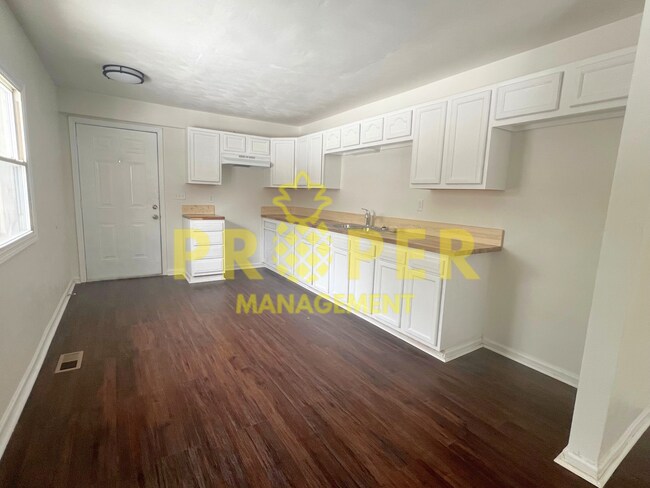 Building Photo - 3 bedrooms 1 bathrooms house for rent