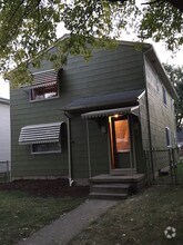 Oxley Rd Duplex - 815 Oxley Rd