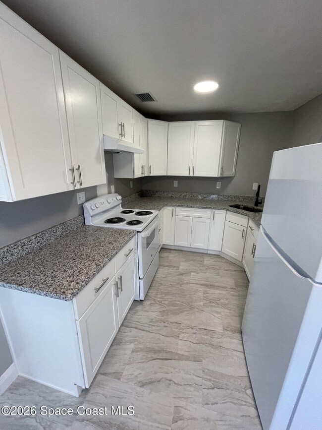 Building Photo - 2466 Pepper Ave