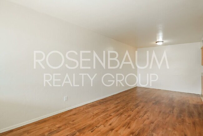 Building Photo - Spacious 1-bedroom, 1-bath downstairs apar...