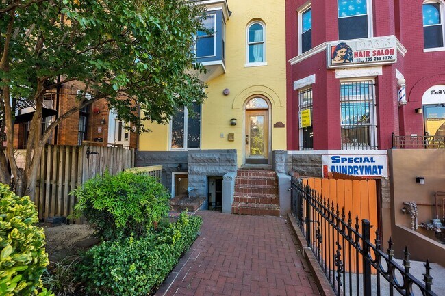 Foto del edificio - Charming & Spacious 2 BD, 2 BA in Columbia...