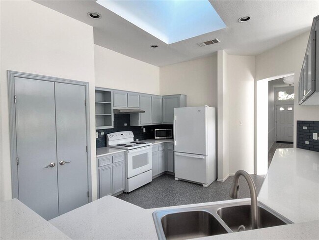 Foto del edificio - 9100 Brimstone Ln
